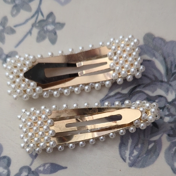 Elegant Pearl Hair Accessories Set Of 4 - Picture 3 of 7